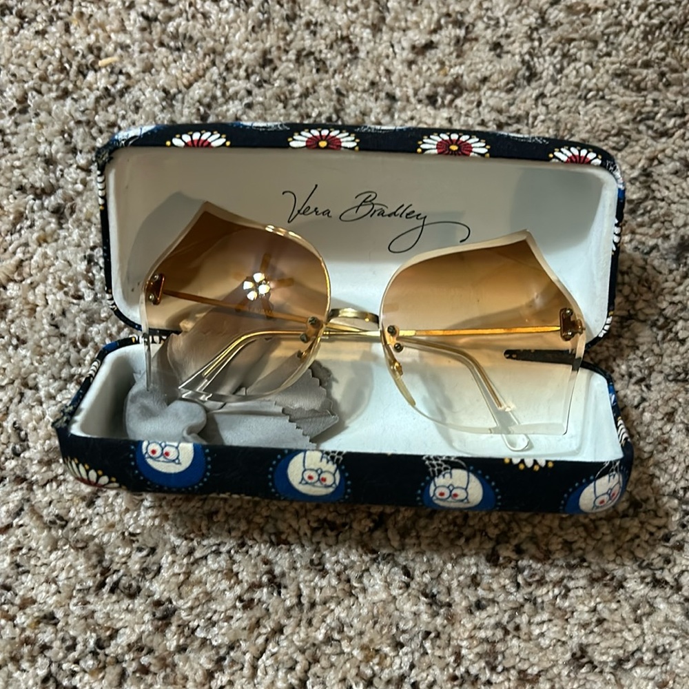 Women’s sunglasses. With Vera Bradley case